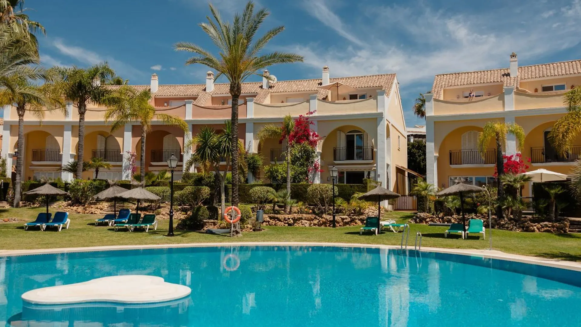 Holiday House Next To The Beach In Las Dunas, Bahia De Marbella Semesterbostad