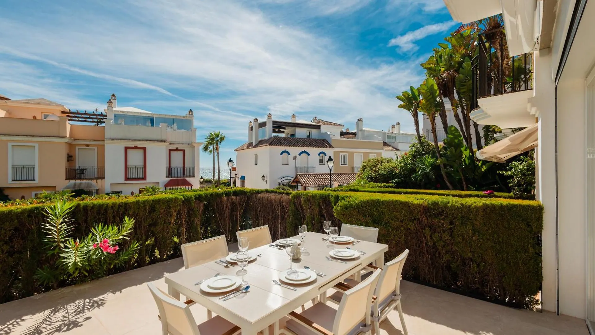 Holiday House Next To The Beach In Las Dunas, Bahia De Marbella Semesterbostad